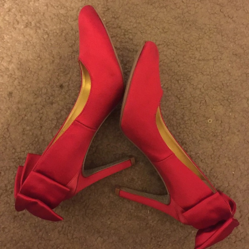 Nine West Red Satin Bow Heels